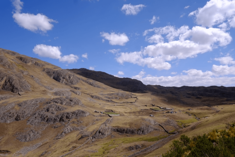 Deslizamiento de tierras en los Andes, sus conductores y sus consecuencias.